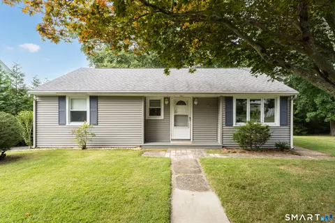16 Pattagansett Dr, East Lyme, CT 06333
