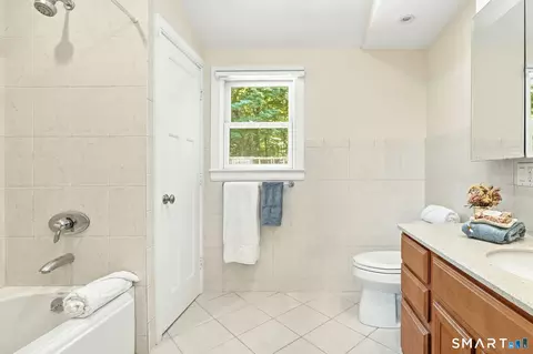 Bath - 149 Old Redding Rd, Redding, CT 06896 photo 1 of 2