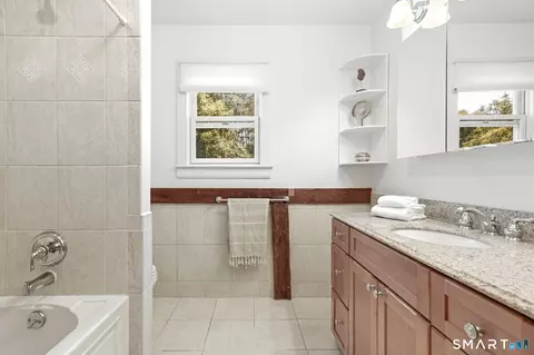 Bath - 149 Old Redding Rd, Redding, CT 06896 photo 2 of 2