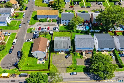 82-84 Harbor Dr, Stamford, CT 06902