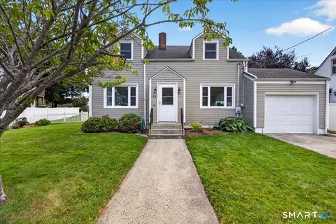 75 Meadow View Rd, New Haven, CT 06519