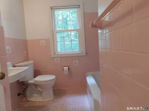 Bath - 3 Pleasant Dr, Hamden, CT 06514 photo 1 of 1