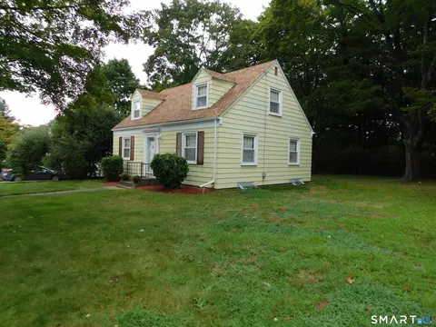 Exterior - 3 Pleasant Dr, Hamden, CT 06514 photo 4 of 5