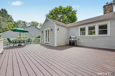 Exterior - 18 Buttonball Trl, Norwalk, CT 06851 photo 3 of 9