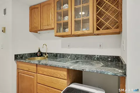 Kitchen - 18 Buttonball Trl, Norwalk, CT 06851 photo 4 of 4