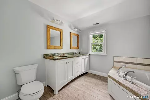 Bath - 18 Buttonball Trl, Norwalk, CT 06851 photo 1 of 4