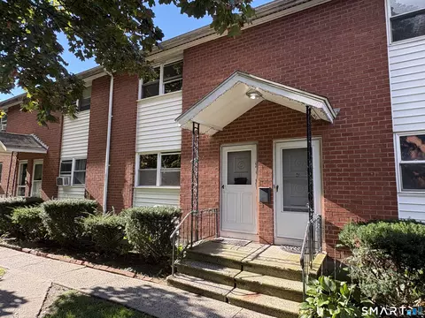75 Saltonstall Pkwy #22, East Haven, CT 06512