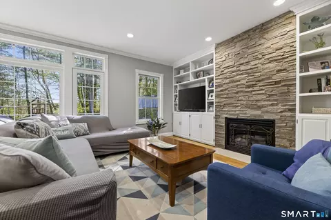 Living - 65 Middle Rd, Preston, CT 06365 photo 2 of 4