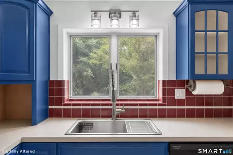 Kitchen - 61 Springbrook Rd, Old Saybrook, CT 06475 photo 2 of 4