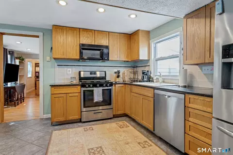 Kitchen - 840 Monroe Tpke, Monroe, CT 06468 photo 1 of 2