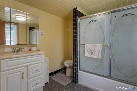 Bath - 840 Monroe Tpke, Monroe, CT 06468 photo 1 of 1