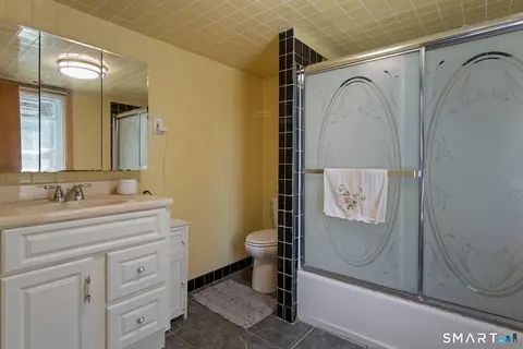 Bath - 840 Monroe Tpke, Monroe, CT 06468 photo 1 of 1