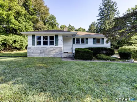 6 Whalehead Dr, Gales Ferry, CT 06335