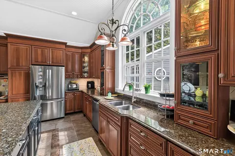 Kitchen - 73 Riverside Rd, Sandy Hook, CT 06482 photo 2 of 3