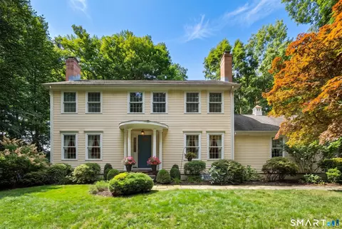 16 Jonathan Dr, Roxbury, CT 06783