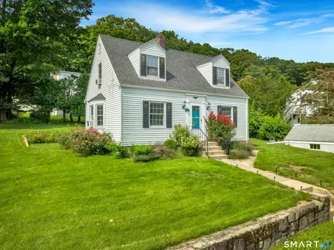 80 Oneco Ave, New London, CT 06320