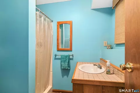 Bath - 22 Deacon Abbott Ln S, Redding, CT 06896 photo 5 of 5