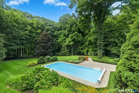 Exterior - 22 Deacon Abbott Ln S, Redding, CT 06896 photo 4 of 6