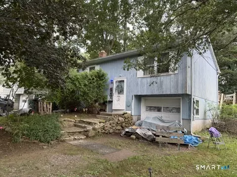 35 Tanglewood Ln, Voluntown, CT 06384