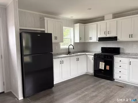 Kitchen - 1251-15 Old Colony Rd, Wallingford, CT 06492 photo 2 of 2
