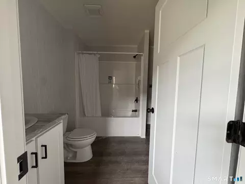 Bath - 1251-15 Old Colony Rd, Wallingford, CT 06492 photo 1 of 1