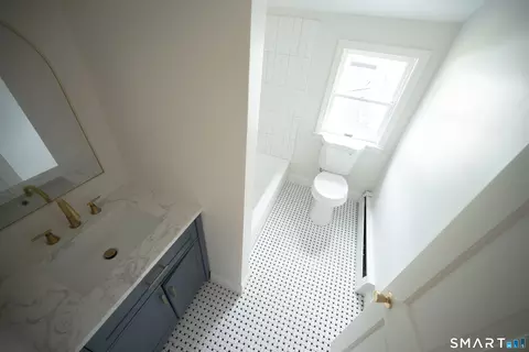 Bath - 249 Ridge Rd, Wethersfield, CT 06109 photo 2 of 3