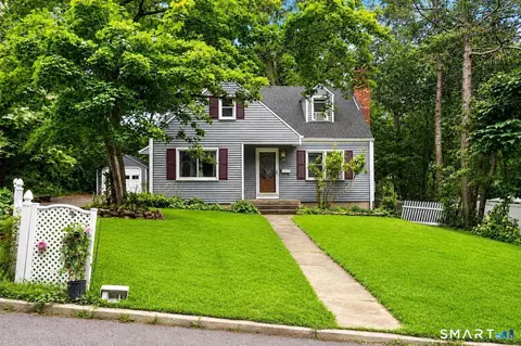 98 Colombus St, Manchester, CT 06042