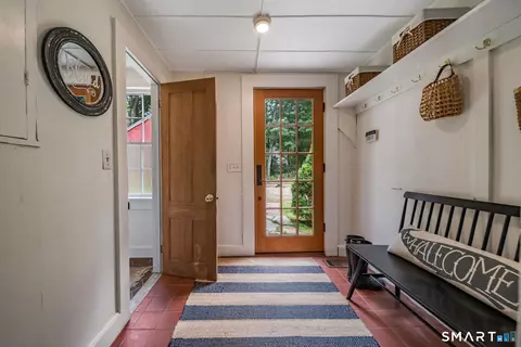 Entry Way - 36 Waterside Ln, Clinton, CT 06413 photo 5 of 8