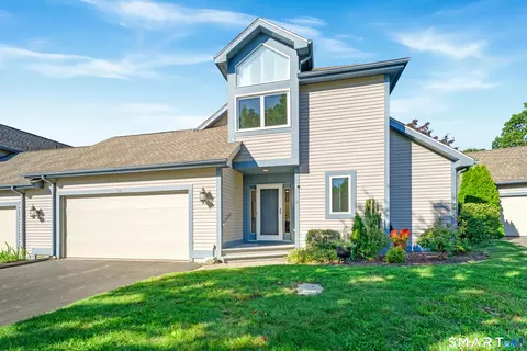 18 Elizabeth Ct, Mystic, CT 06355