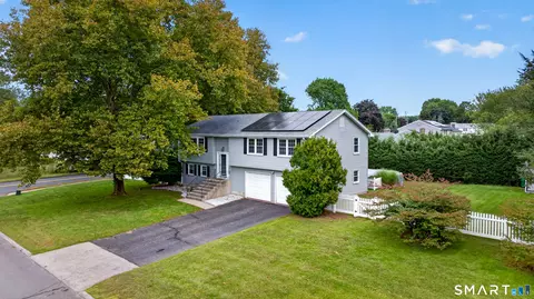 1 Lancaster Rd, Cromwell, CT 06416