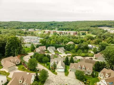 View/Area - 4 Clarks Ln #4, Niantic, CT 06357 photo 2 of 5