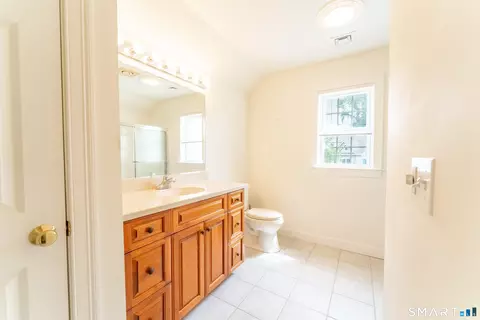 Bath - 4 Clarks Ln #4, Niantic, CT 06357 photo 2 of 3