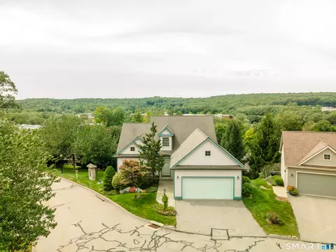 View/Area - 4 Clarks Ln #4, Niantic, CT 06357 photo 1 of 5