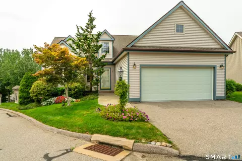 Exterior - 4 Clarks Ln #4, Niantic, CT 06357 photo 3 of 5