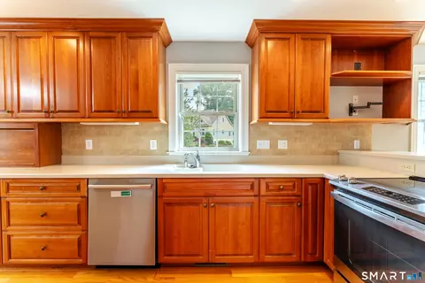 Kitchen - 4 Clarks Ln #4, Niantic, CT 06357 photo 4 of 4