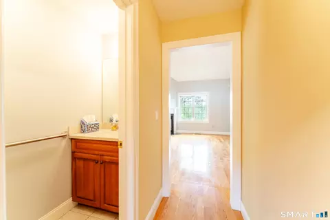 Entry Way - 4 Clarks Ln #4, Niantic, CT 06357 photo 4 of 8