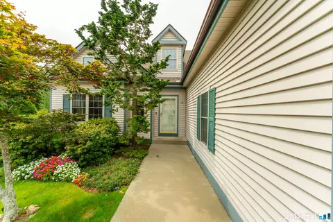 Exterior - 4 Clarks Ln #4, Niantic, CT 06357 photo 4 of 5