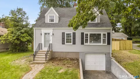 Exterior - 14 Ingleside Dr, Hamden, CT 06514 photo 3 of 4