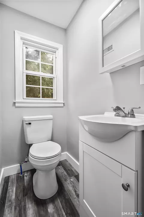 Bath - 14 Ingleside Dr, Hamden, CT 06514 photo 2 of 5