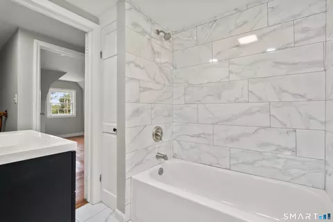 Bath - 14 Ingleside Dr, Hamden, CT 06514 photo 5 of 5