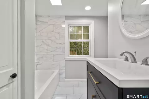Bath - 14 Ingleside Dr, Hamden, CT 06514 photo 1 of 5