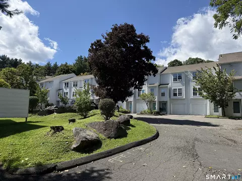 64 Deerwood Ln #2, Waterbury, CT 06704