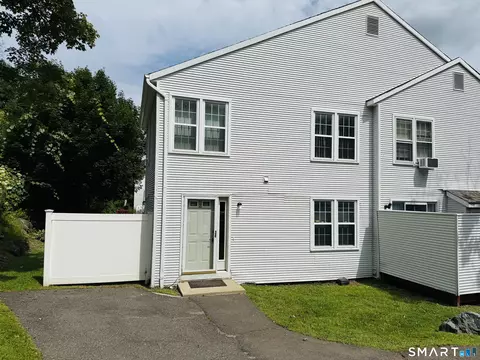 64 Deerwood Ln #2, Waterbury, CT 06704