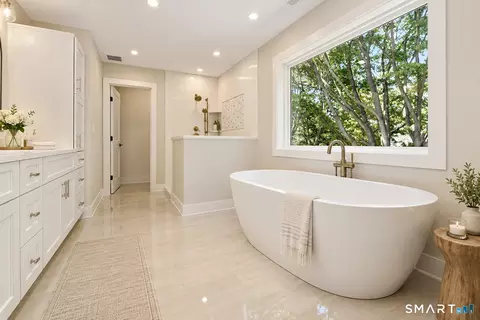 Bath - 24 Warde Ter, Fairfield, CT 06825 photo 1 of 8