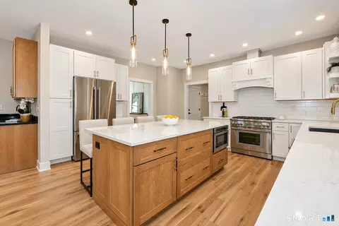Kitchen - 24 Warde Ter, Fairfield, CT 06825 photo 1 of 2