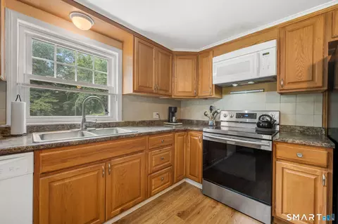 Kitchen - 36 Nollett Rd, Mansfield Center, CT 06250 photo 4 of 4