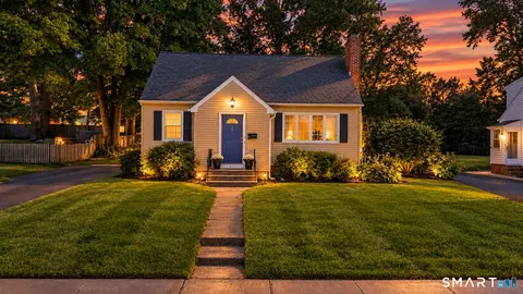 14 Barry Rd, Manchester, CT 06042
