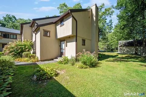 6 Upper Cmns #6, Woodbury, CT 06798