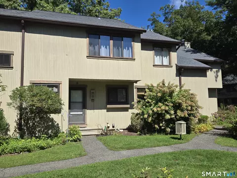 6 Upper Cmns #6, Woodbury, CT 06798