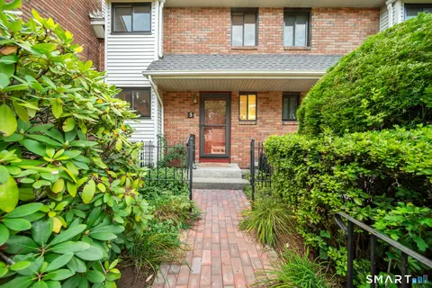 5 Danforth Ln #5, West Hartford, CT 06110